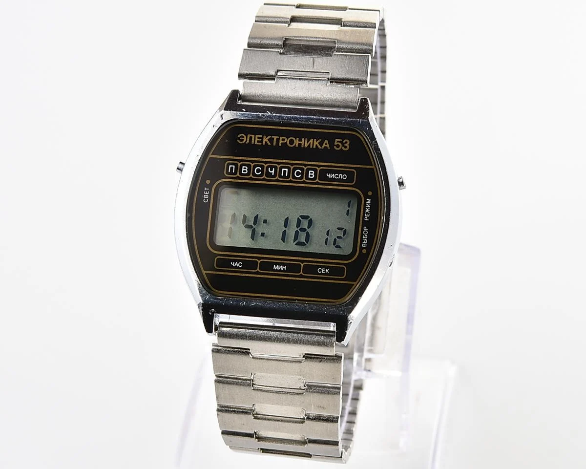 Digital vintage USSR wristwatch Elektronika 53 with stainless steel bracelet