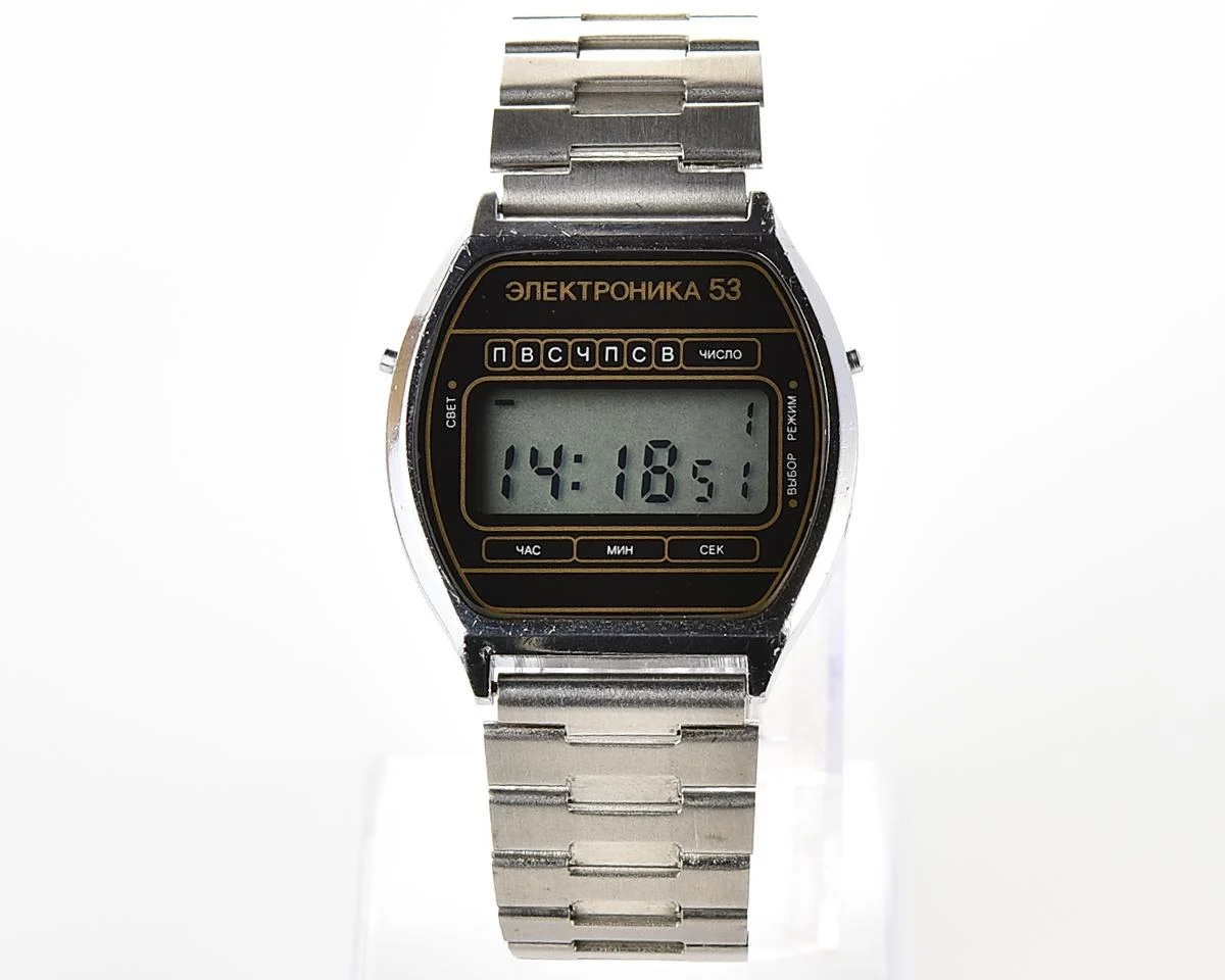 Digital vintage USSR wristwatch Elektronika 53 with stainless steel bracelet