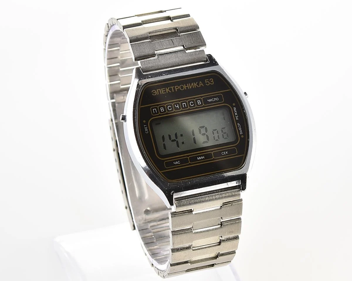 Digital vintage USSR wristwatch Elektronika 53 with stainless steel bracelet