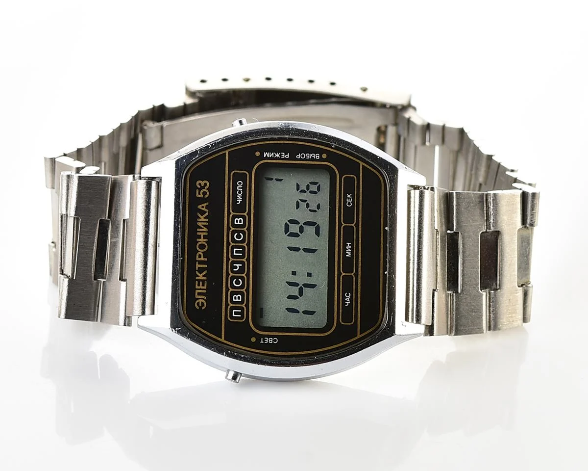 Digital vintage USSR wristwatch Elektronika 53 with stainless steel bracelet