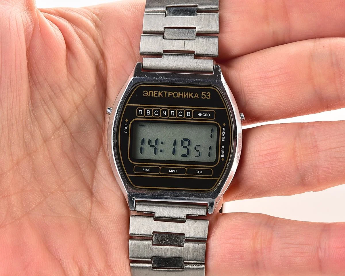 Digital vintage USSR wristwatch Elektronika 53 with stainless steel bracelet