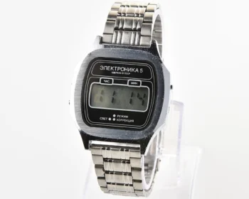 Vintage USSR digital wristwatch Electronika 5 with steel bracelet