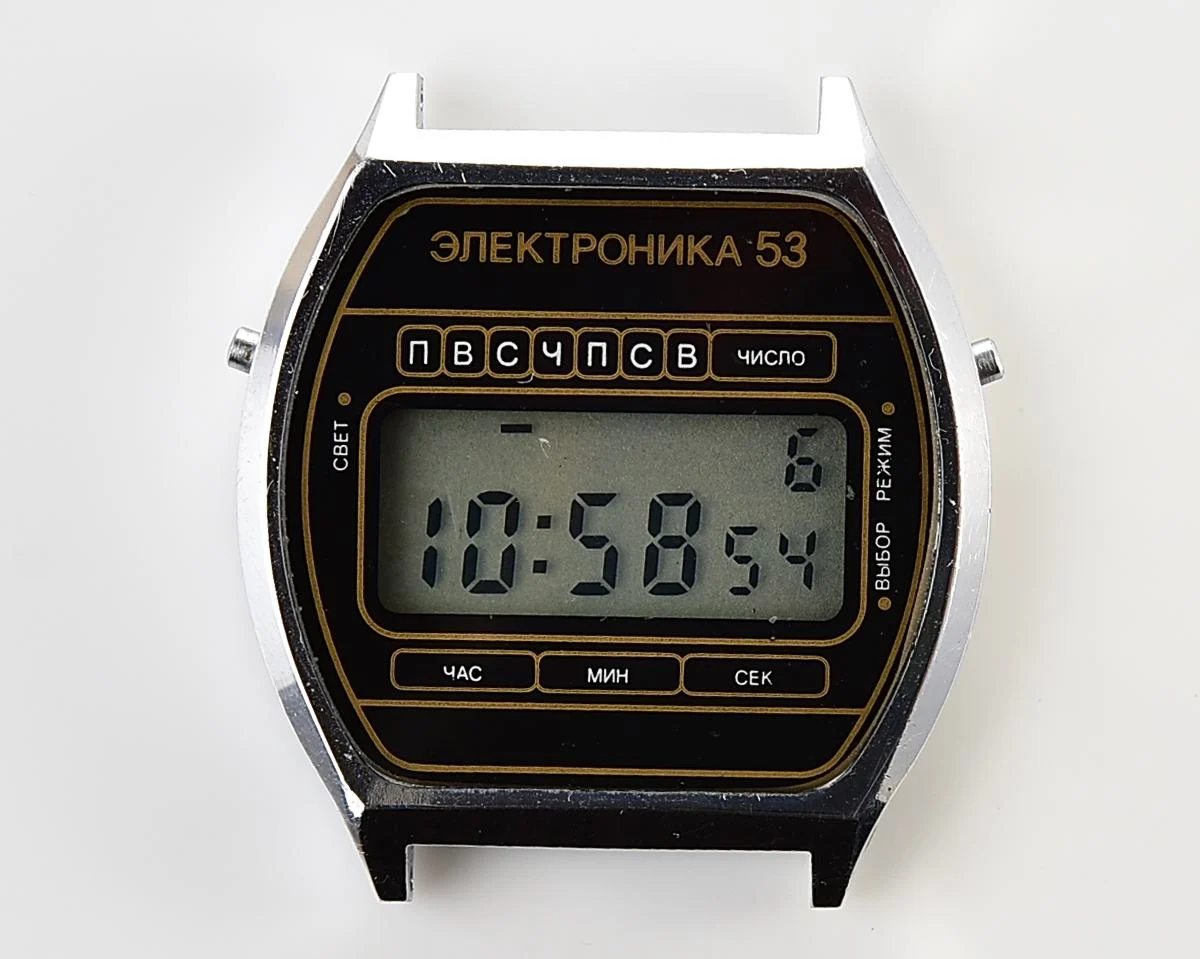 Digital vintage USSR wristwatch Elektronika 53 with stainless steel bracelet