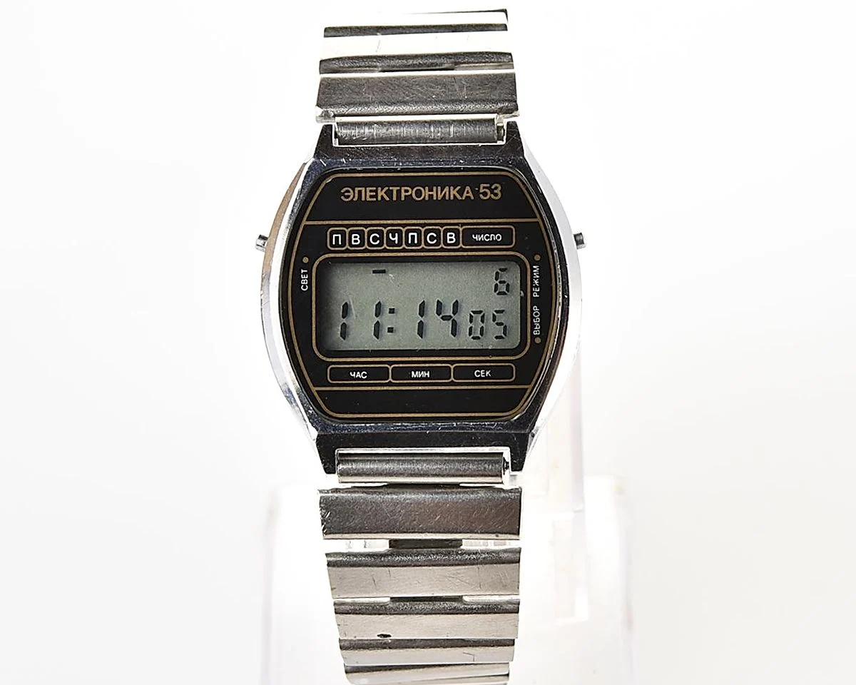 Digital vintage USSR wristwatch Elektronika 53 with stainless steel bracelet