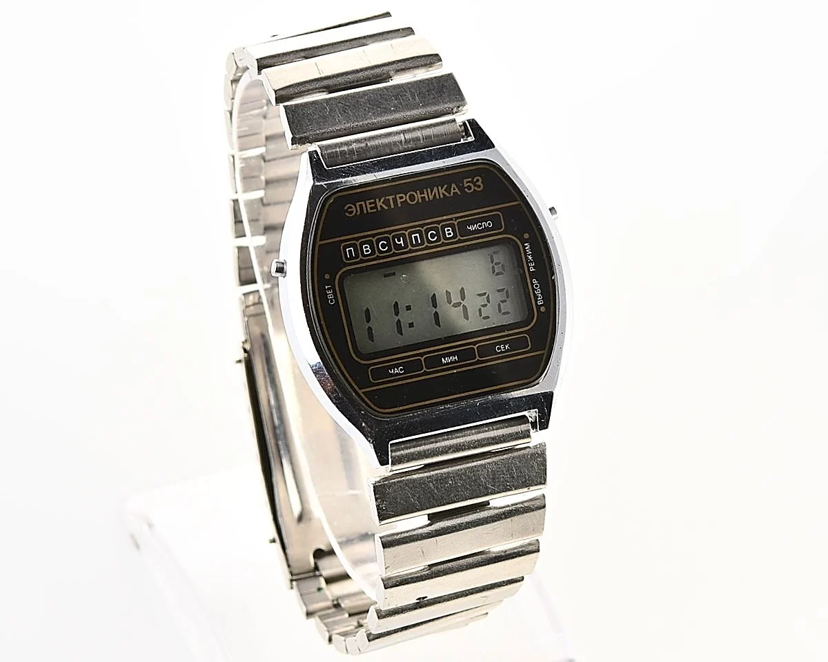 Digital vintage USSR wristwatch Elektronika 53 with stainless steel bracelet