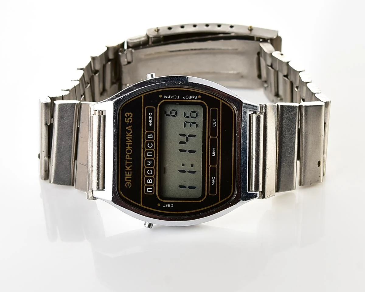Digital vintage USSR wristwatch Elektronika 53 with stainless steel bracelet
