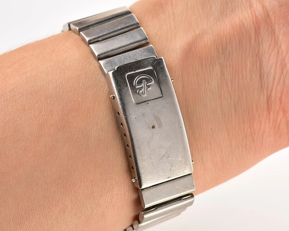 Digital vintage USSR wristwatch Elektronika 53 with stainless steel bracelet