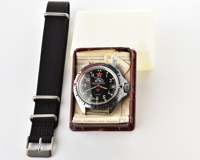 Excellent Vostok Komandirskie - TANK mechanical watch with box and passport!