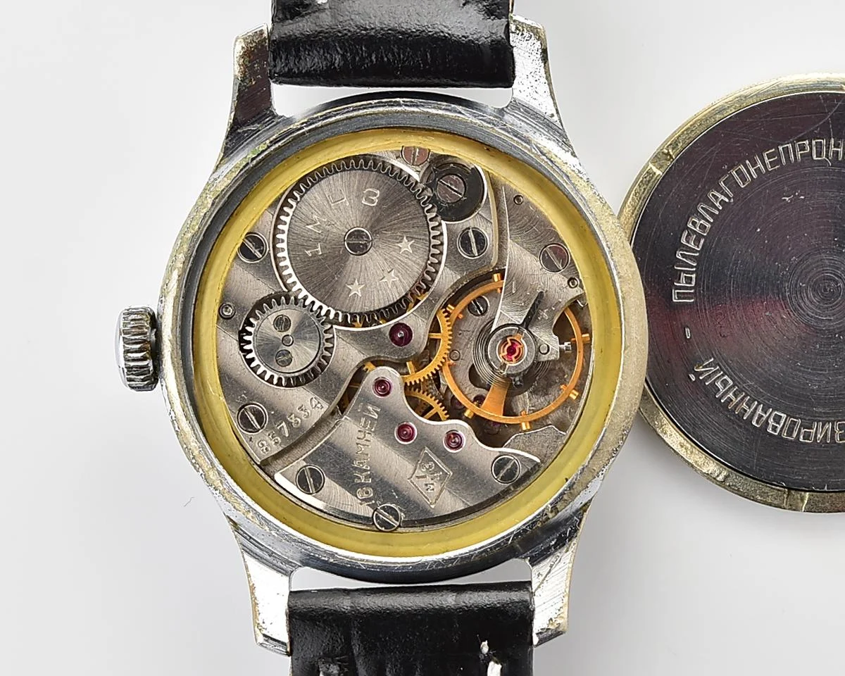 Excellent vintage Soviet Mayak mechanical watch, 1st Moscow Watch Factory