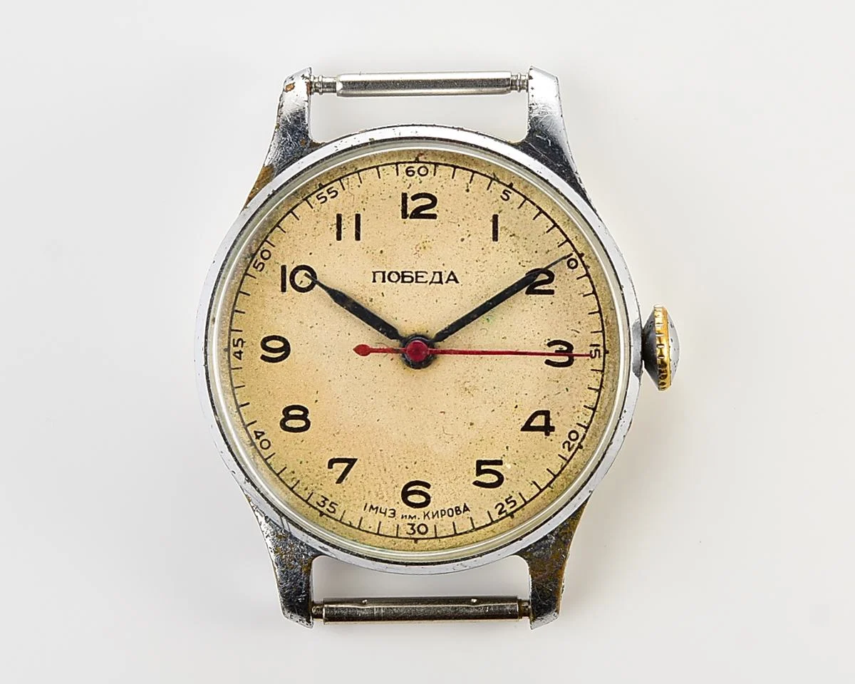 Vintage Soviet Pobeda with central second hand and diamond shaped crown, from 1954!
