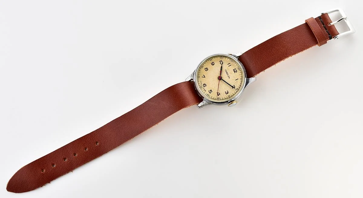 Vintage Soviet Pobeda with central second hand and diamond shaped crown, from 1954!