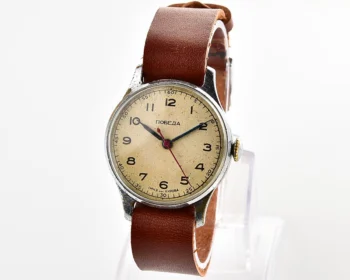 Vintage Soviet Pobeda with central second hand and diamond shaped crown, from 1954!