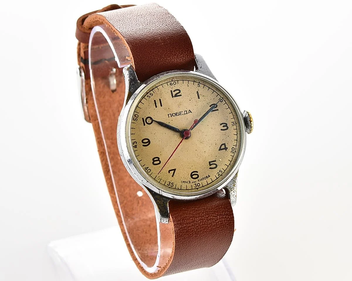 Vintage Soviet Pobeda with central second hand and diamond shaped crown, from 1954!