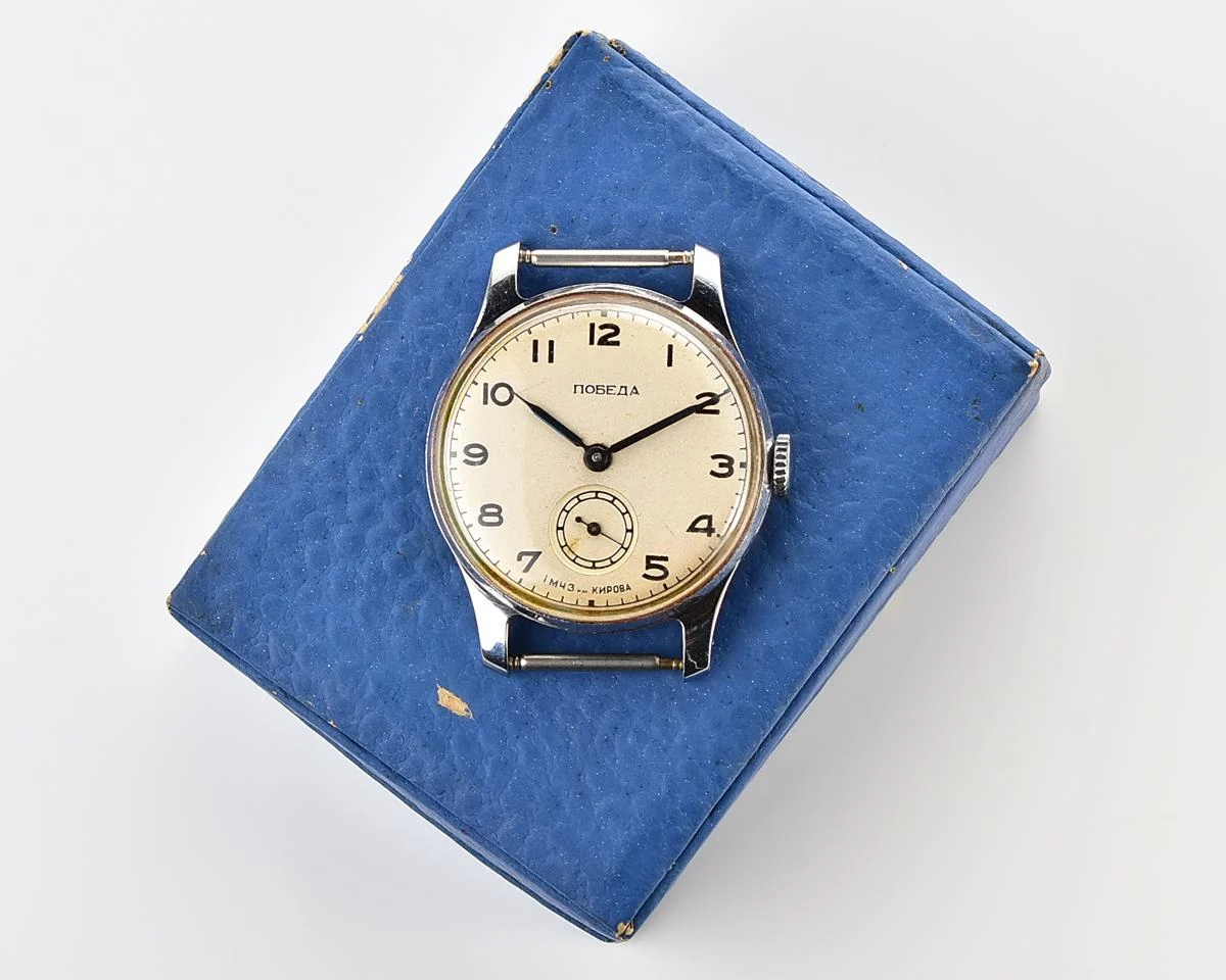 Excellent vintage Soviet mechanical Pobeda watch, 1MChZ from 1953, with box