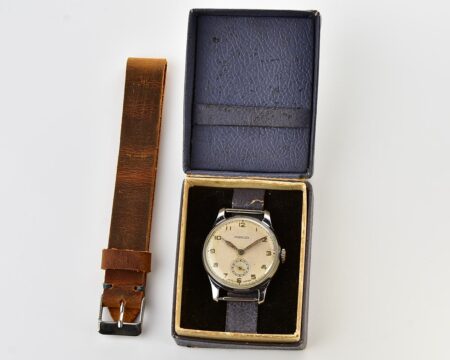 Excellent vintage soviet mechanical POBEDA watch, 1MChZ from 1957, with box
