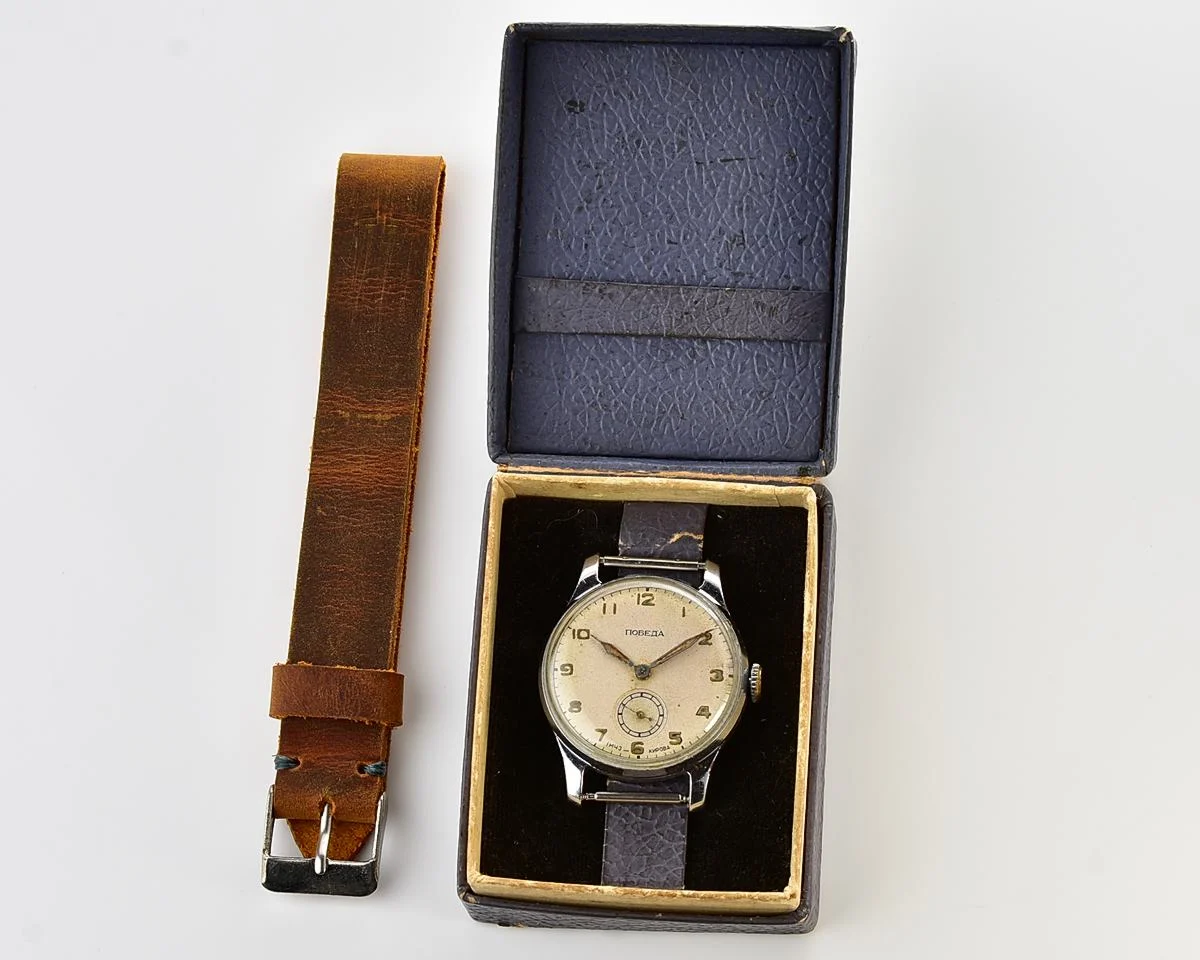 Excellent vintage Soviet mechanical Pobeda watch, 1MChZ from 1957, with box