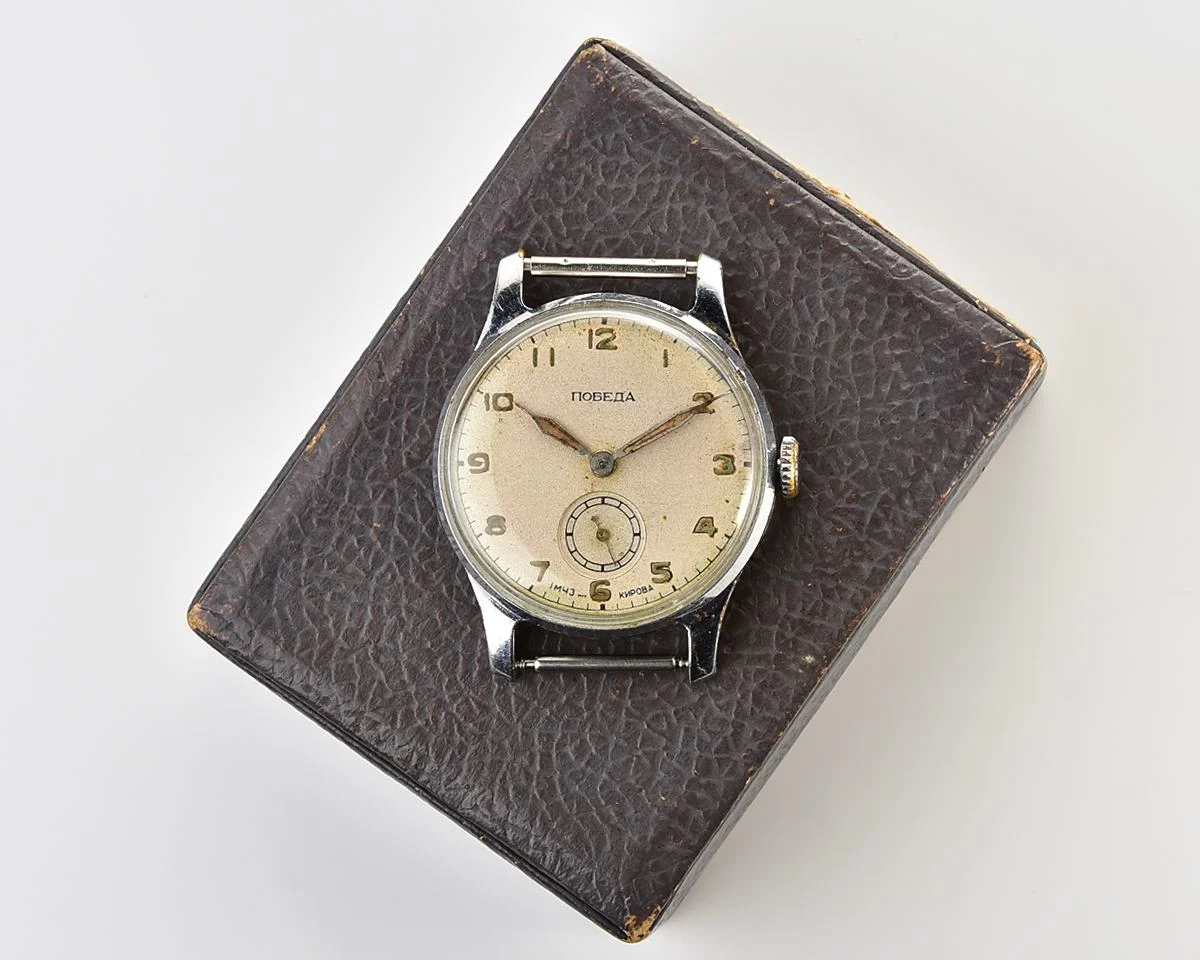 Excellent vintage Soviet mechanical Pobeda watch, 1MChZ from 1957, with box
