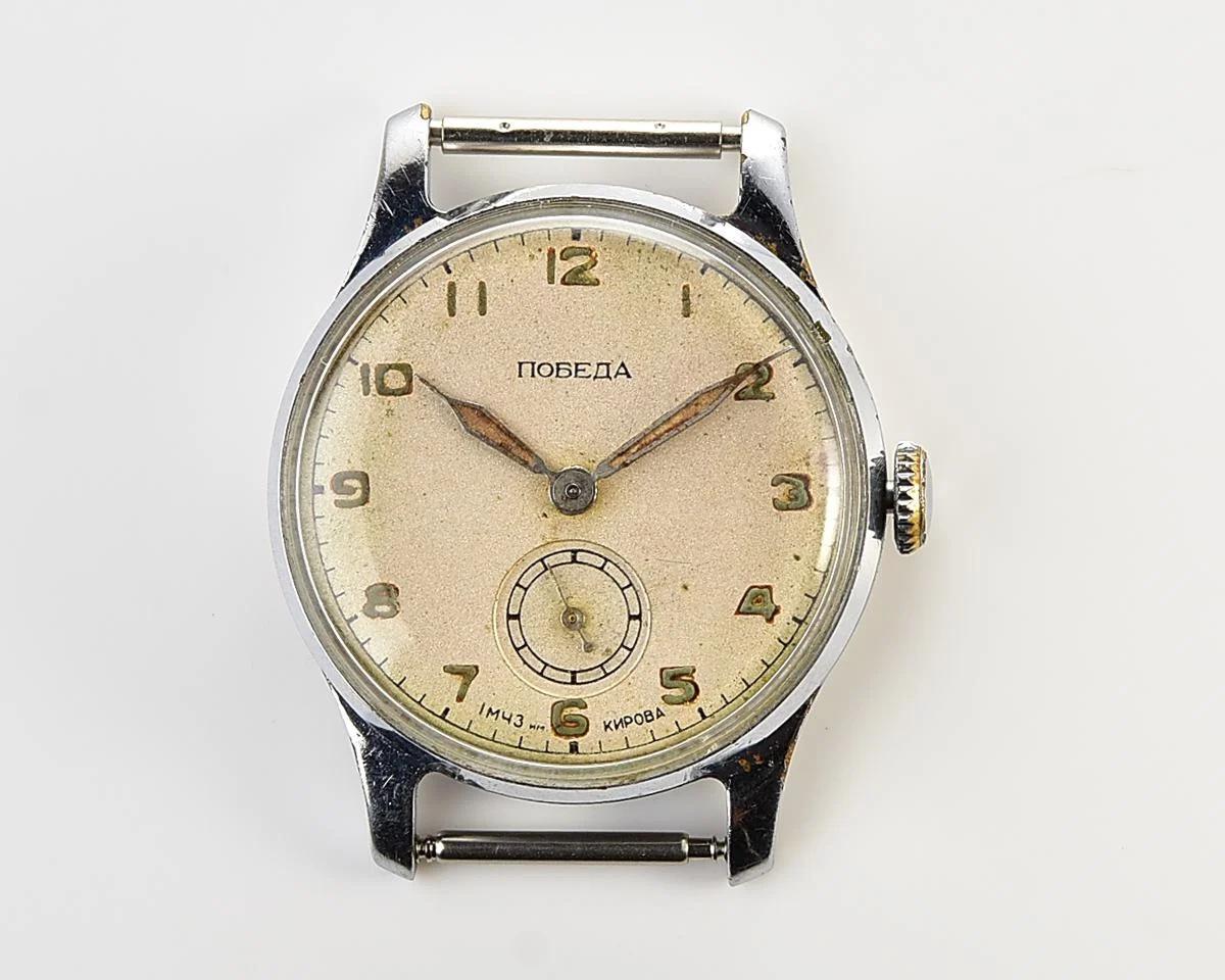Excellent vintage Soviet mechanical Pobeda watch, 1MChZ from 1957, with box