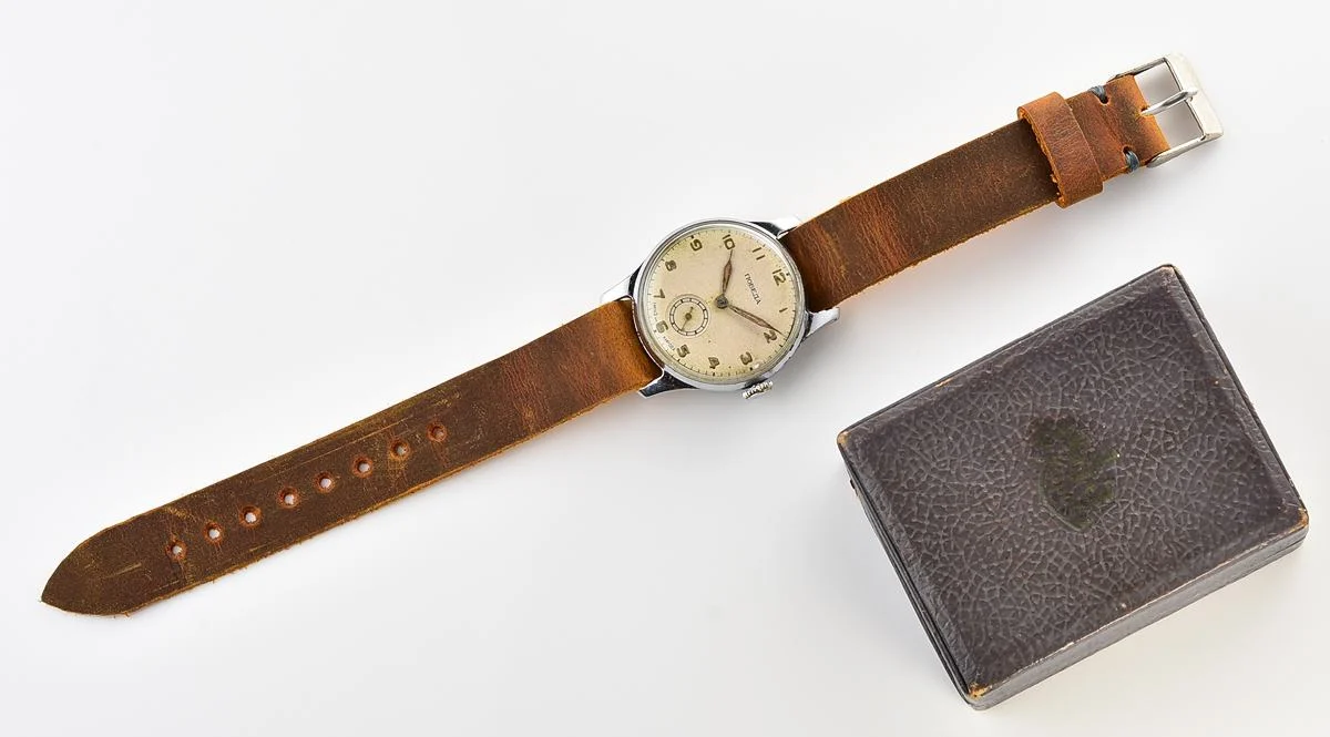 Excellent vintage Soviet mechanical Pobeda watch, 1MChZ from 1957, with box