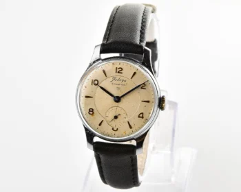 Vintage Soviet mechanical Pobeda watch, 2MChZ from 3rd quarter 1954