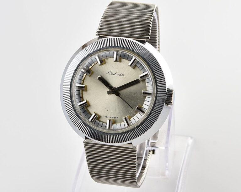 Vintage soviet RAKETA mechanical wristwatch
