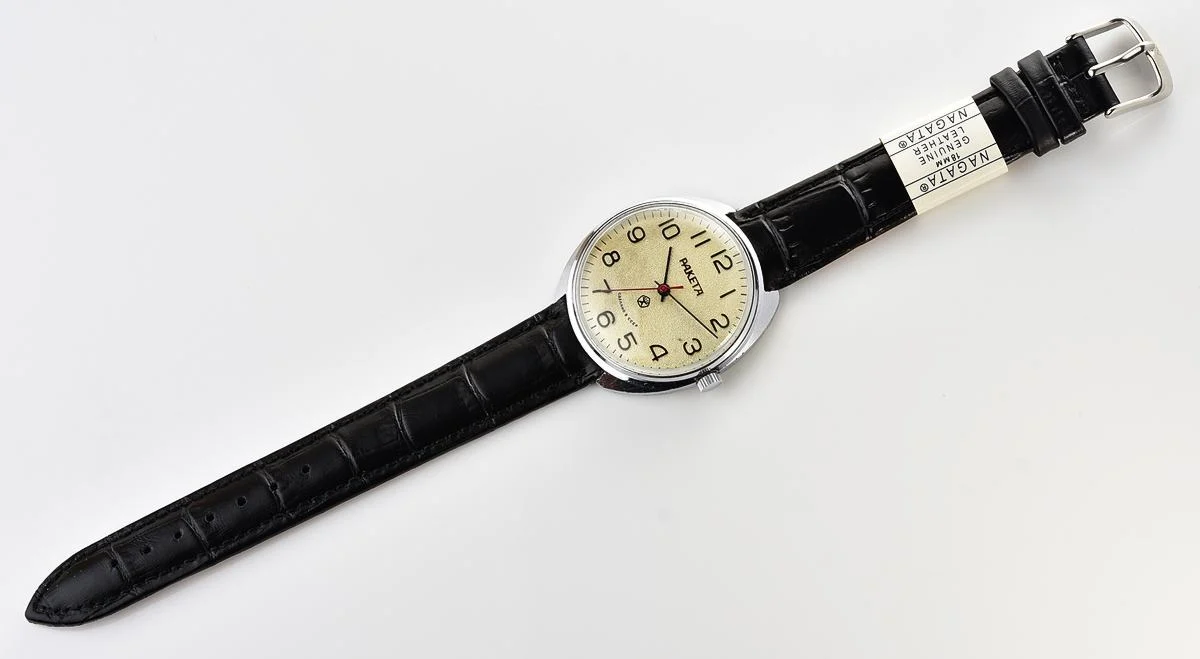 Large vintage Raketa mechanical watch