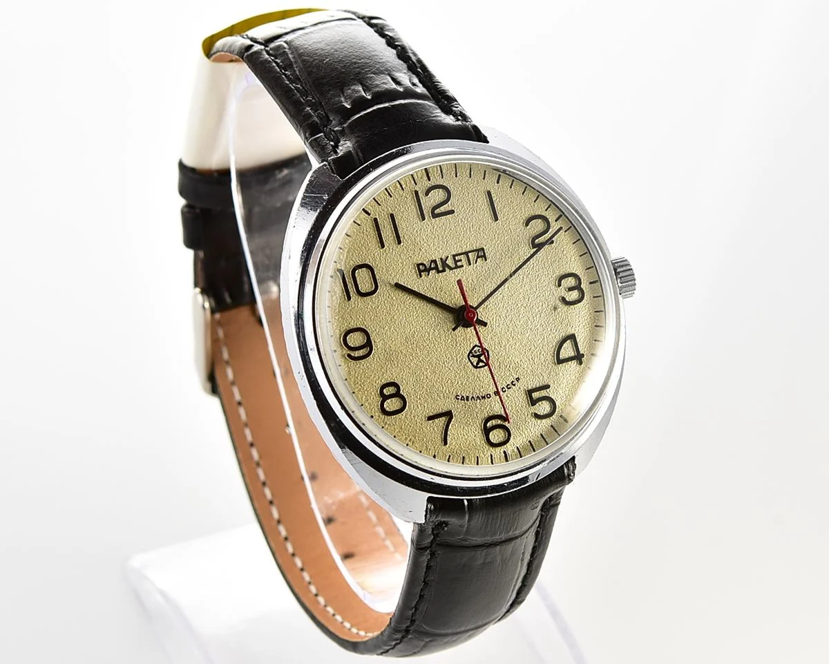 Large vintage Raketa mechanical watch