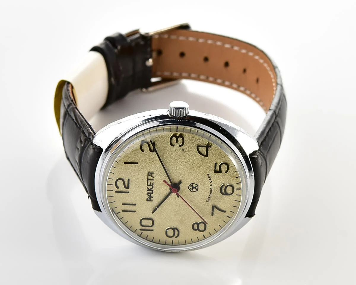 Large vintage Raketa mechanical watch