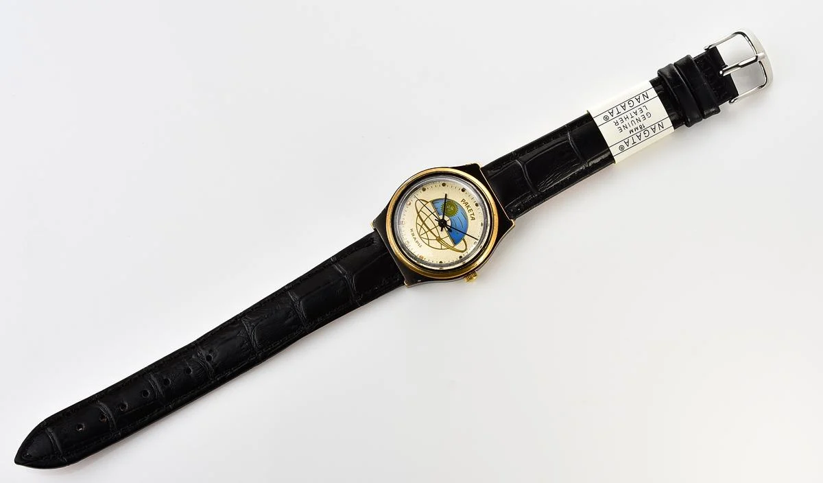 Rare Soviet Raketa Day / Night phases quartz watch