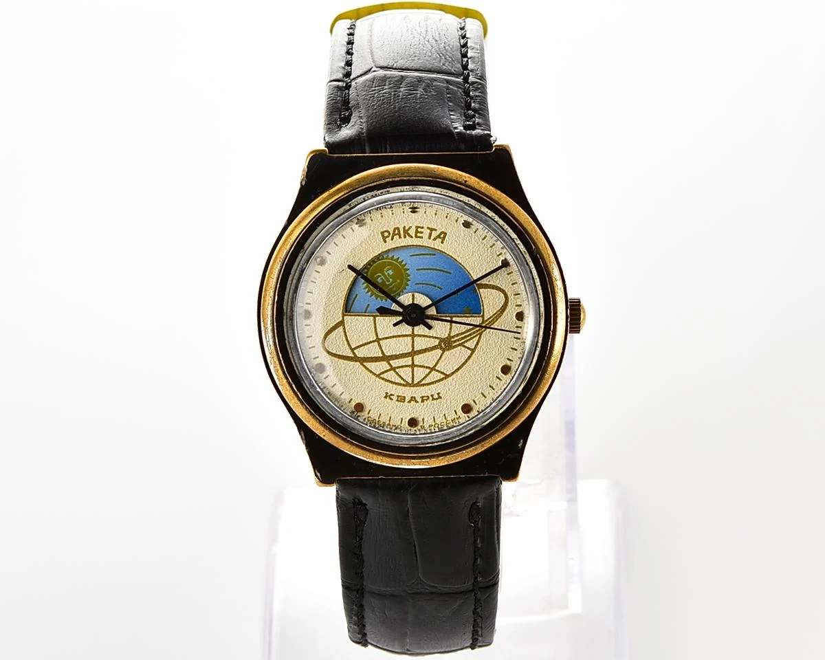 Rare Soviet Raketa Day / Night phases quartz watch