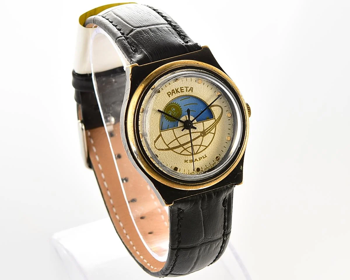 Rare Soviet Raketa Day / Night phases quartz watch