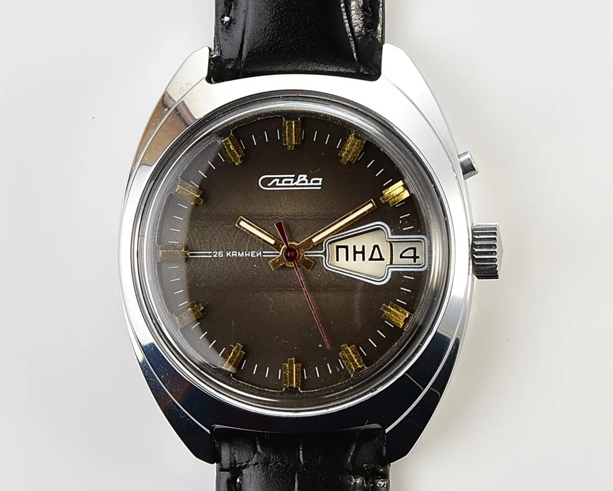 Excellent Slava Soviet mechanical vintage watch with day/date calendar