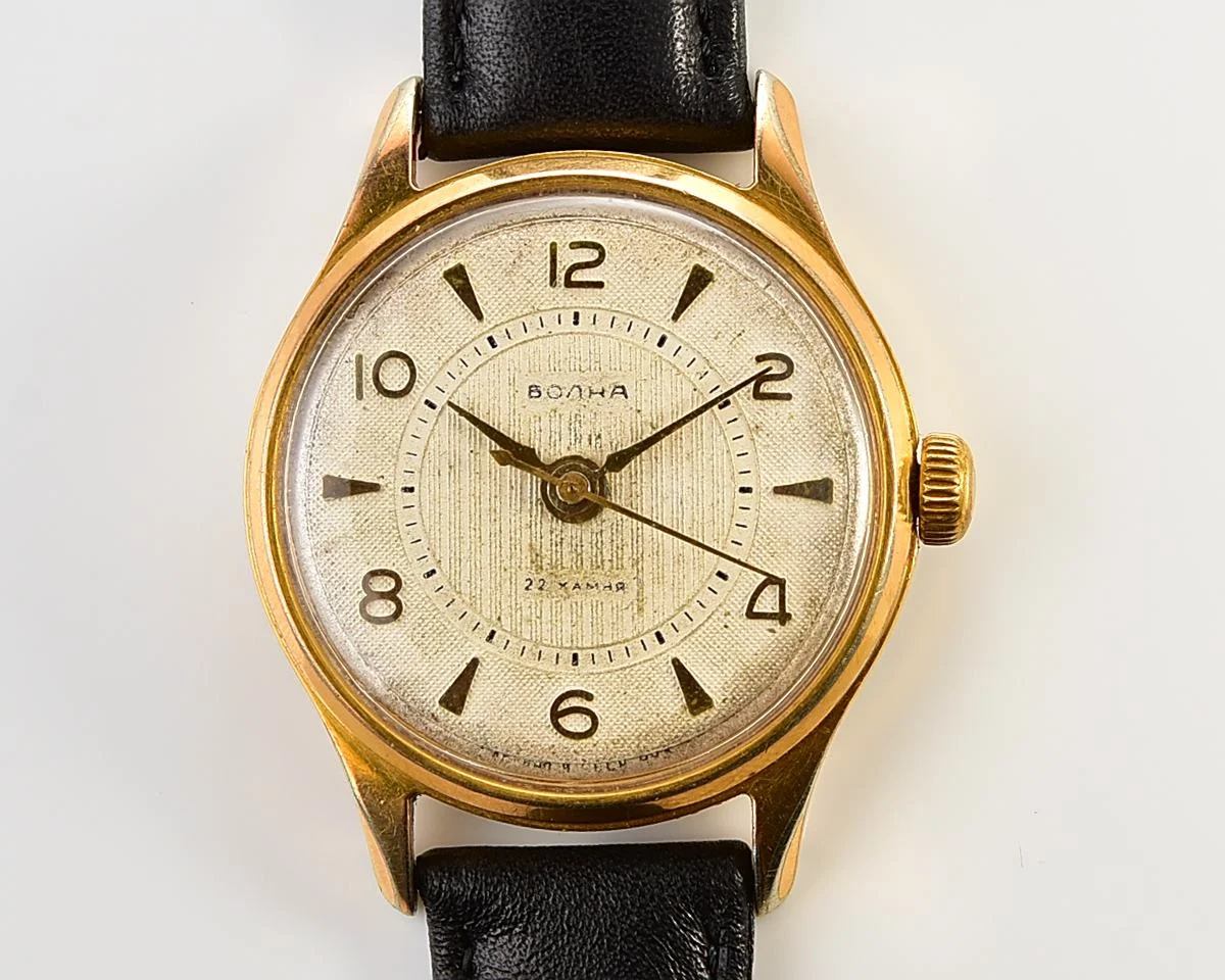 Soviet gold-plated Volna 22 jewels vintage mechanical watch