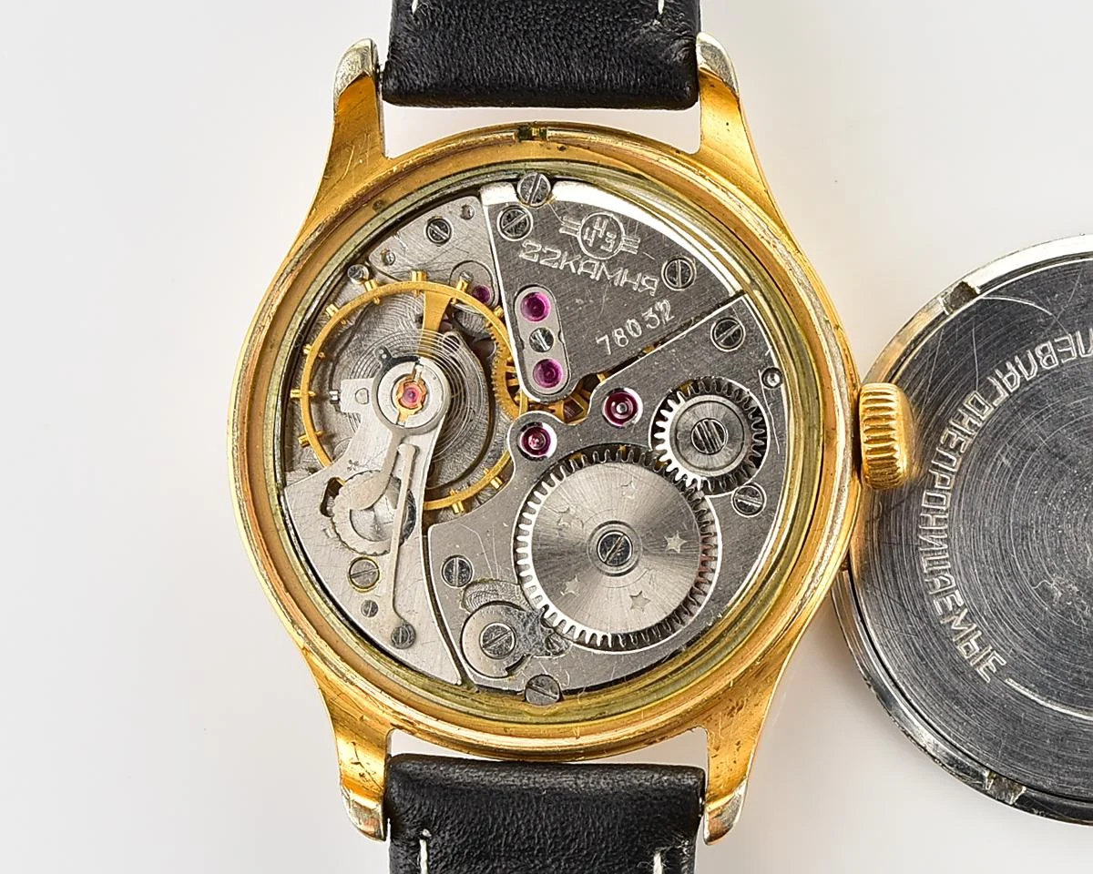 Soviet gold-plated Volna 22 jewels vintage mechanical watch
