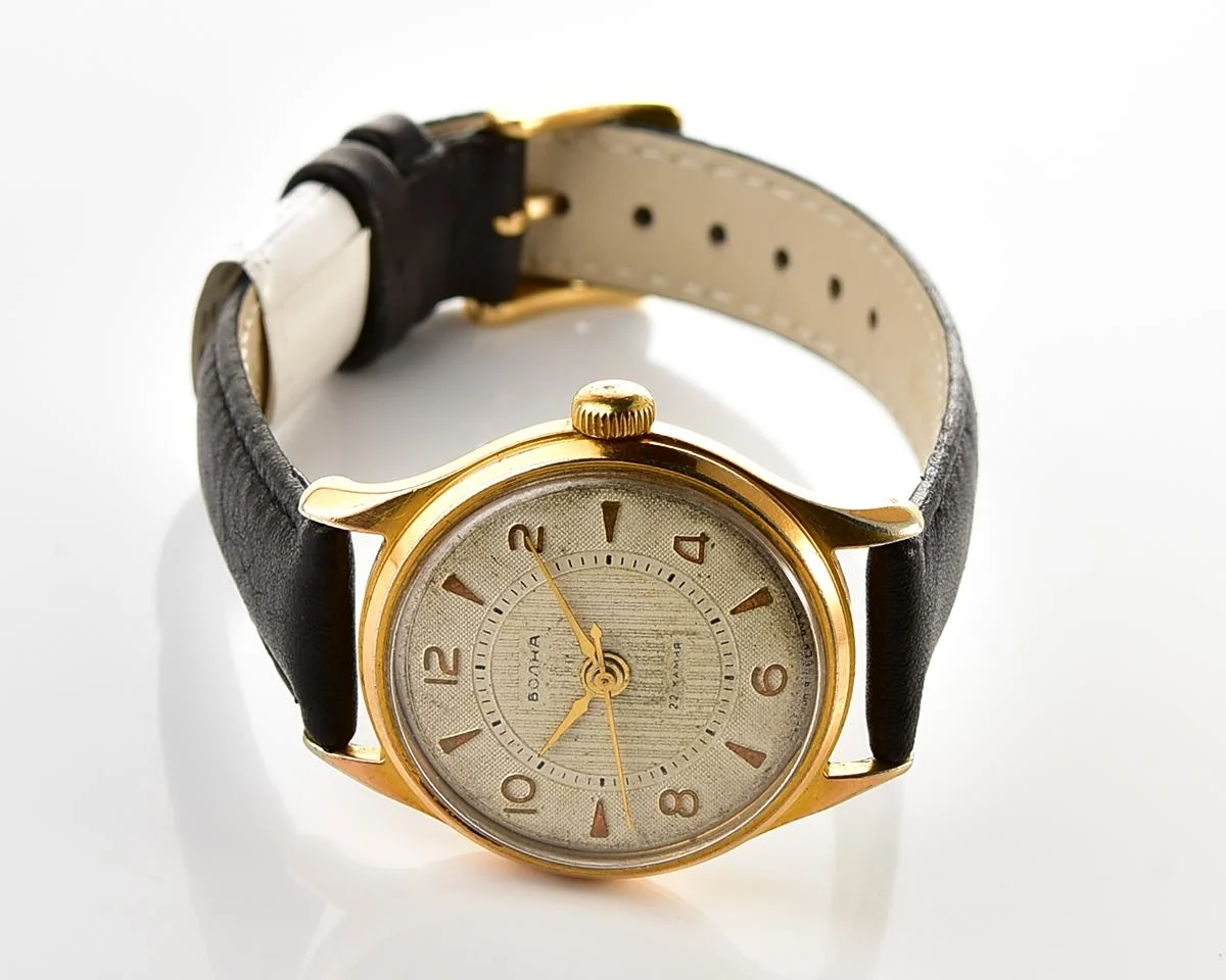Soviet gold-plated Volna 22 jewels vintage mechanical watch