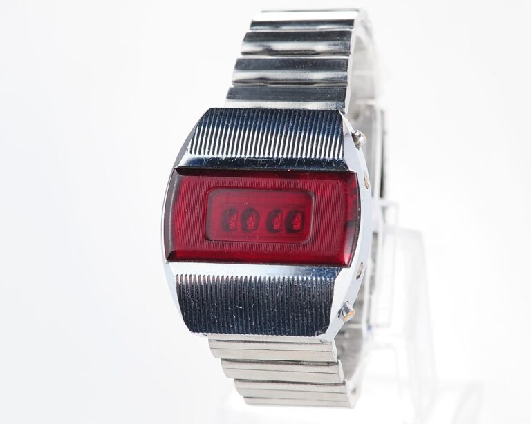 First RED LED Digital Vintage USSR Wristwatch Electronika E-1 Pulsar!