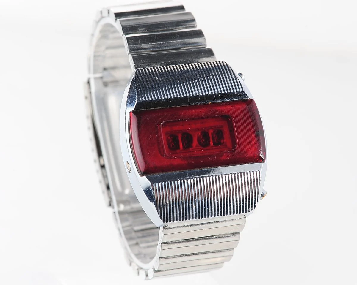First Red LED Digital Vintage USSR Wristwatch Electronika E-1 Pulsar!