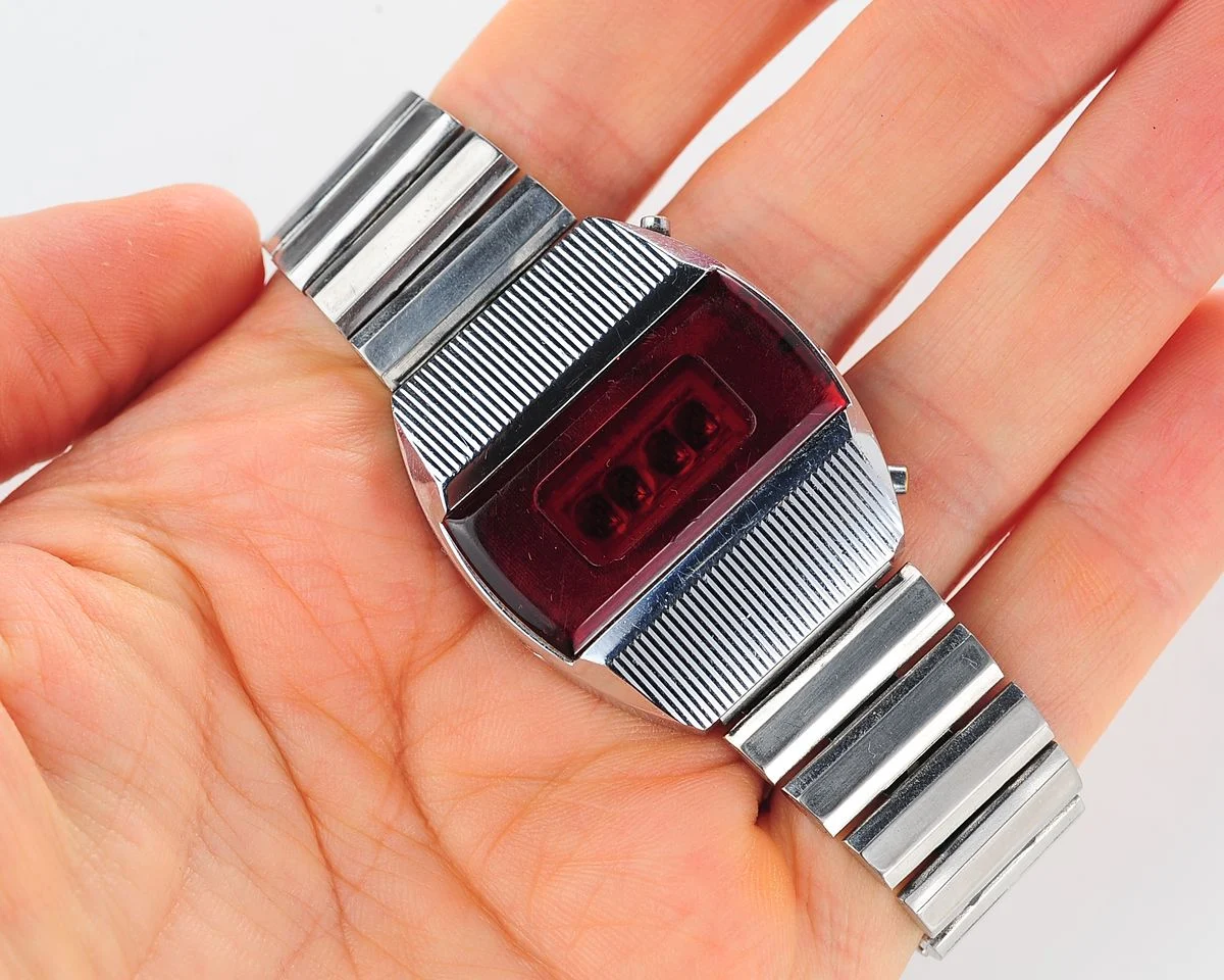 First Red LED Digital Vintage USSR Wristwatch Electronika E-1 Pulsar!