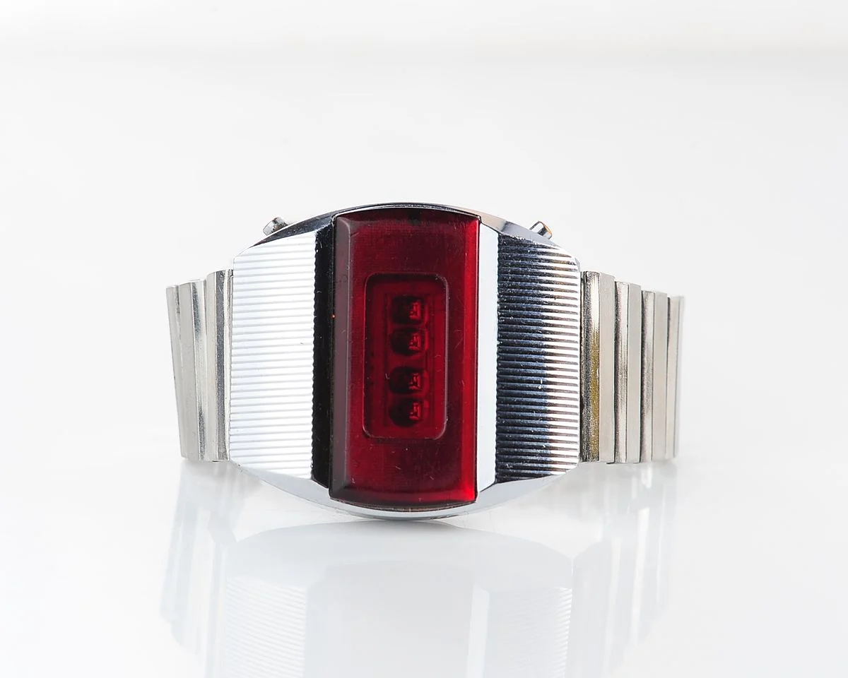 First Red LED Digital Vintage USSR Wristwatch Electronika E-1 Pulsar!