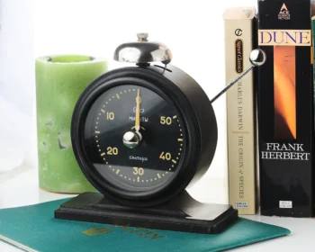 Yantar' vintage Soviet mechanical timer - Pomodoro productivity tool from the 1960s!