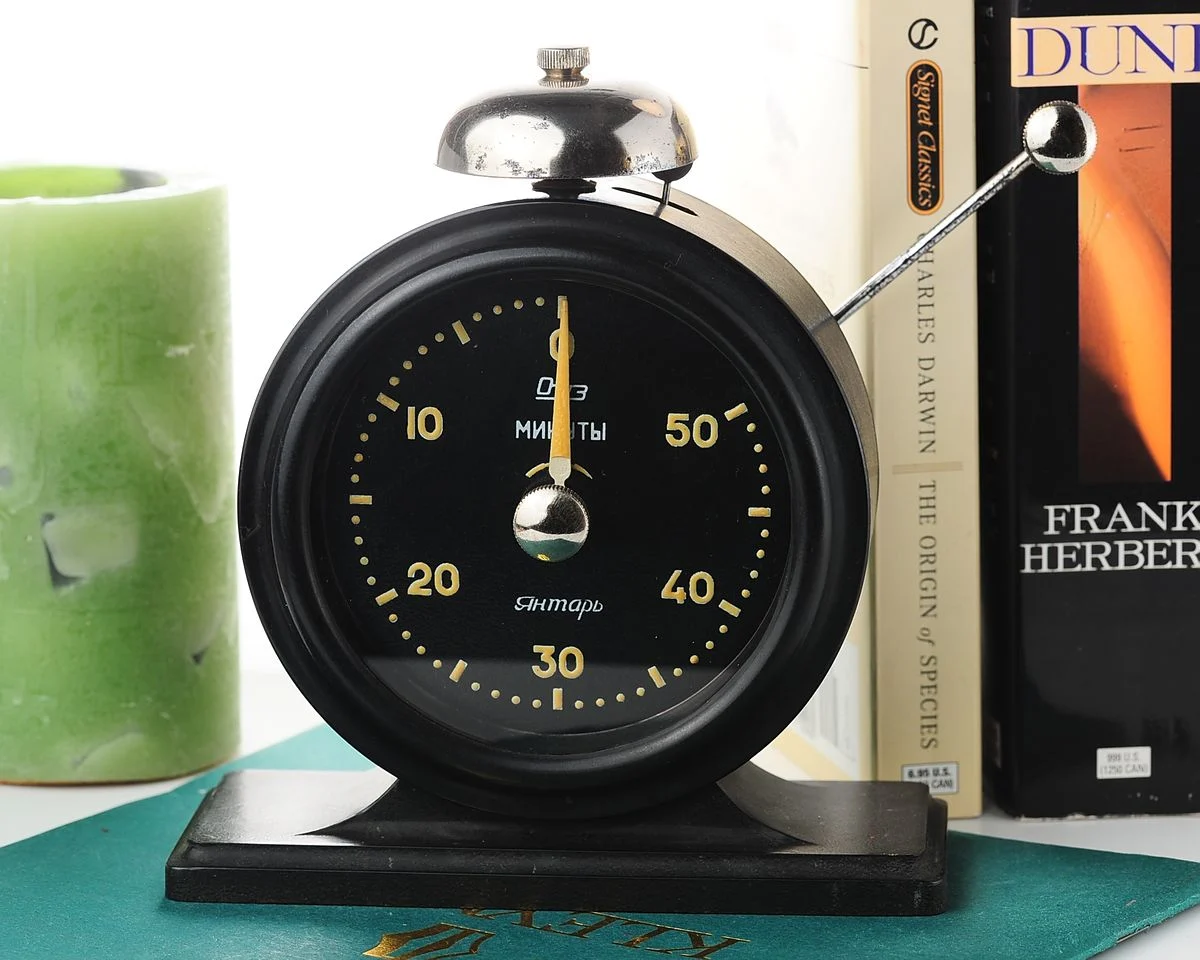 Yantar' vintage Soviet mechanical timer - Pomodoro productivity tool from the 1960s!