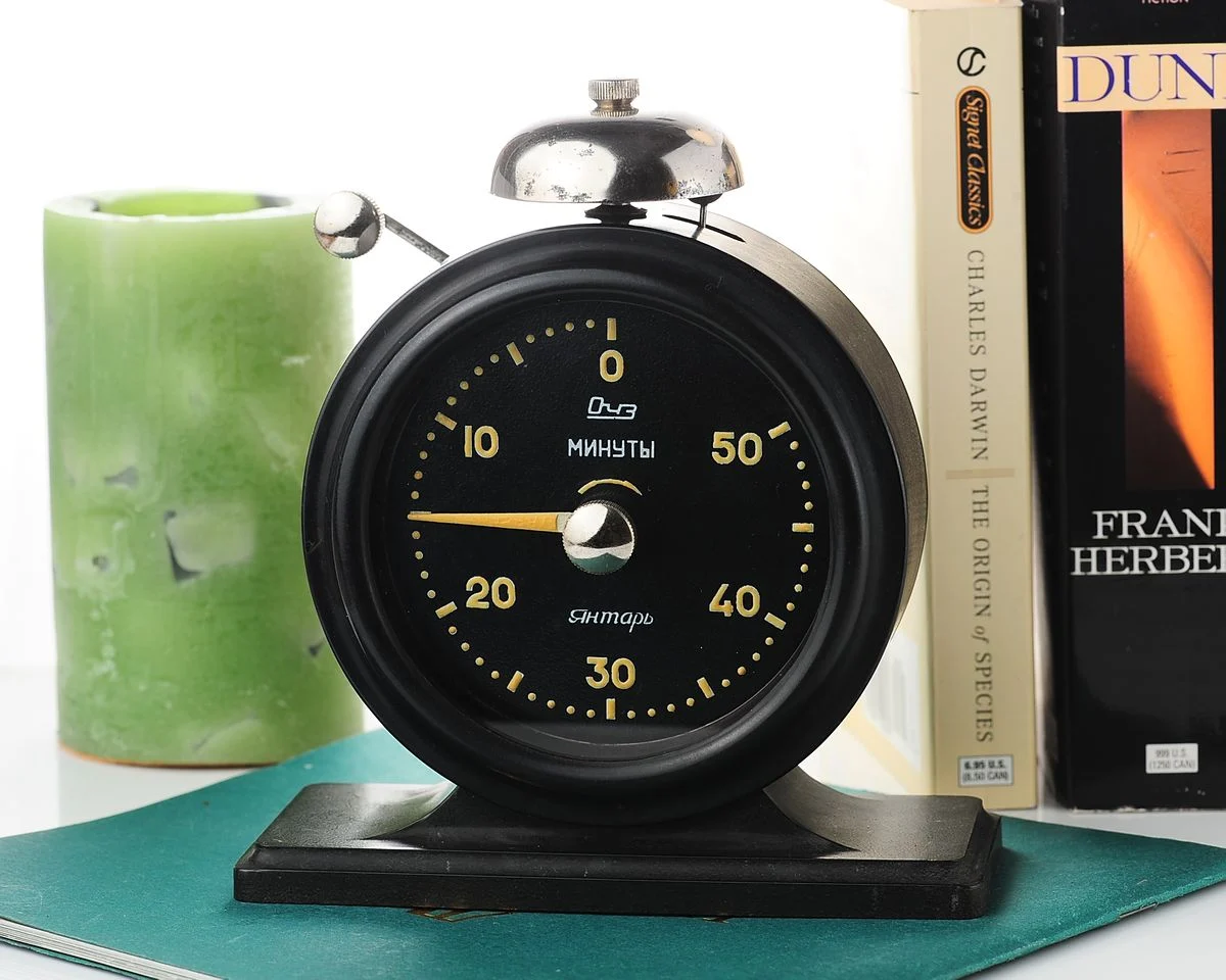 Yantar' vintage Soviet mechanical timer - Pomodoro productivity tool from the 1960s!
