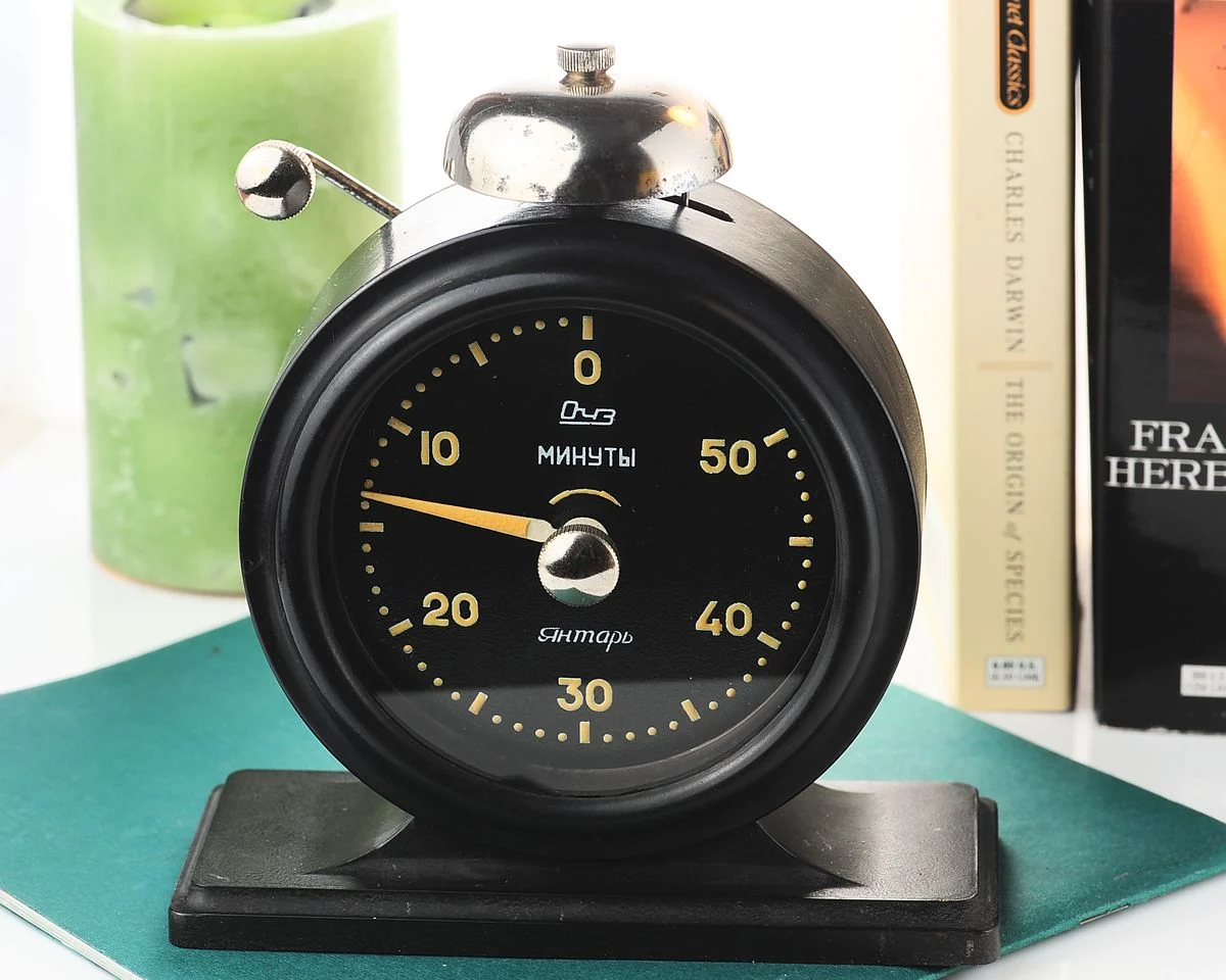 Yantar' vintage Soviet mechanical timer - Pomodoro productivity tool from the 1960s!