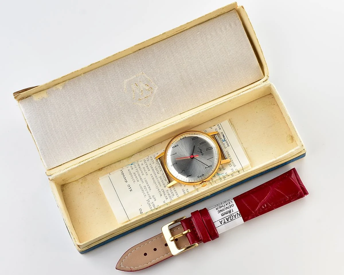 TIME CAPSULE: Luch Soviet gold-plated vintage watch - complete with box and passport!