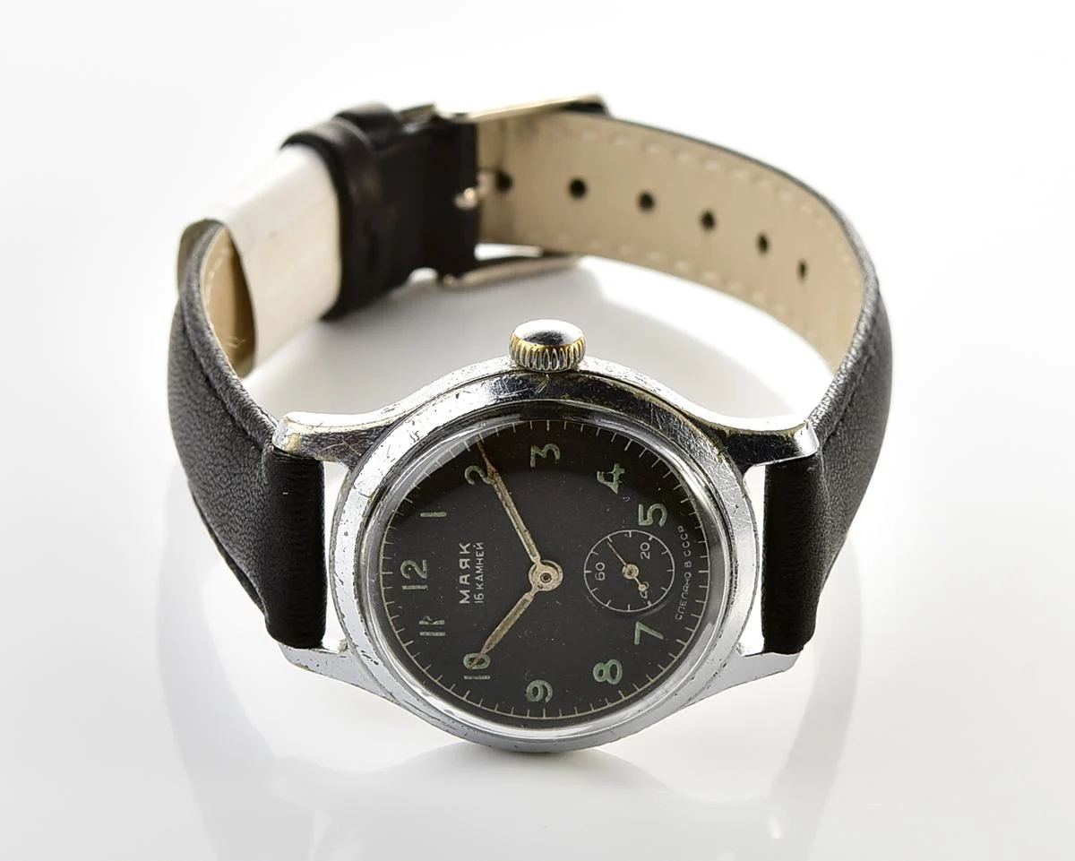 Vintage Soviet Mayak mechanical watch, from 1MChZ 1950s