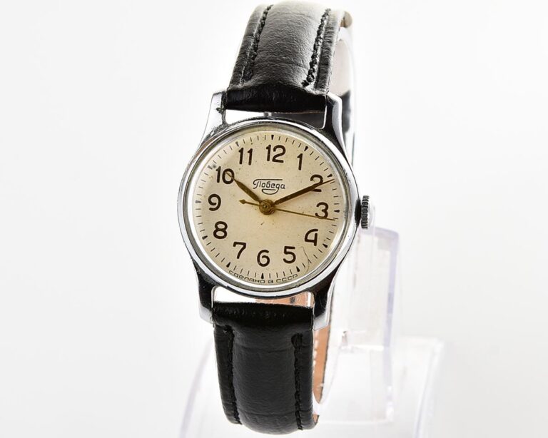 Vintage soviet mechanical POBEDA watch with central second hand