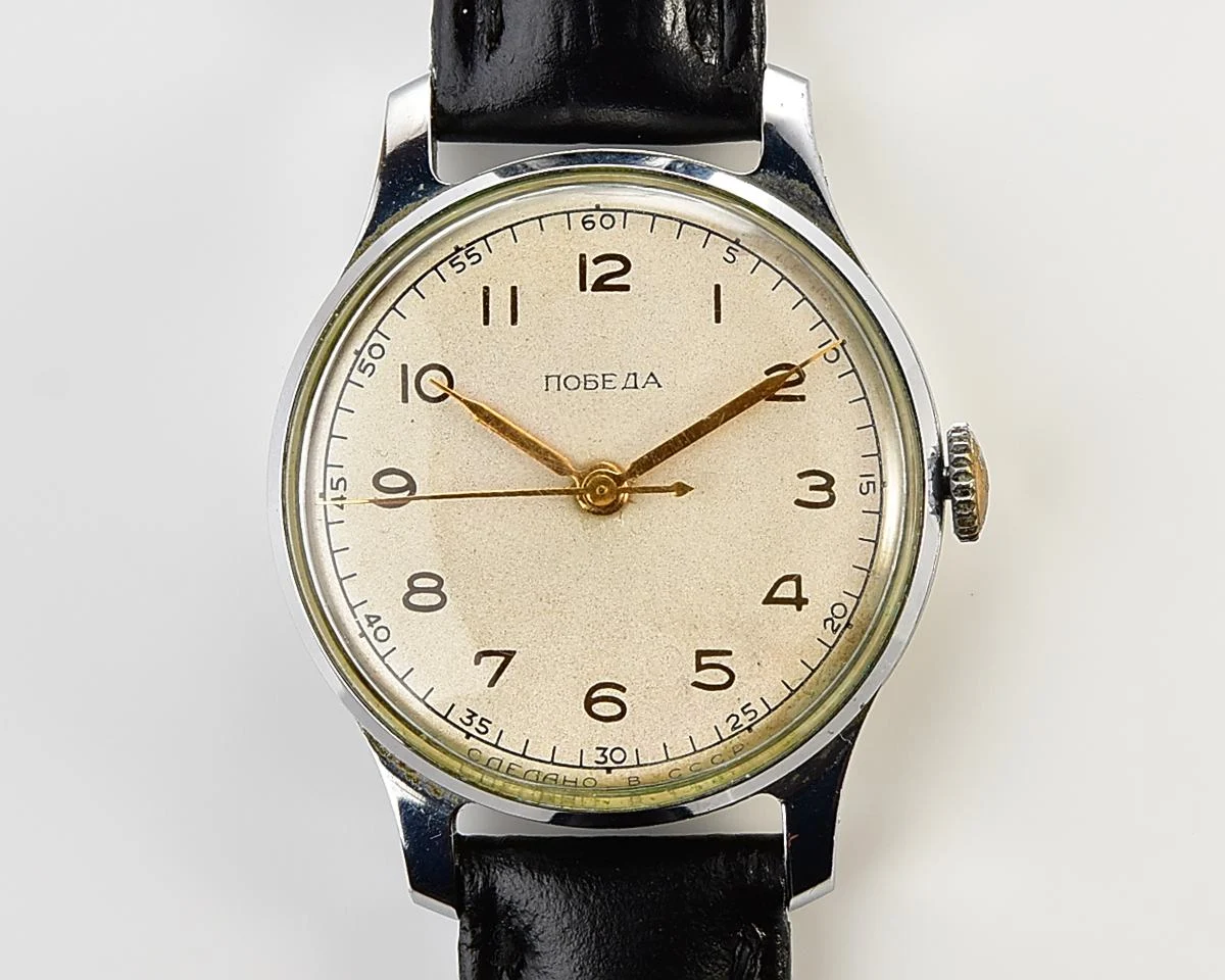 Vintage Soviet Pobeda watch with central second hand, from 1950s, 1MChZ factory
