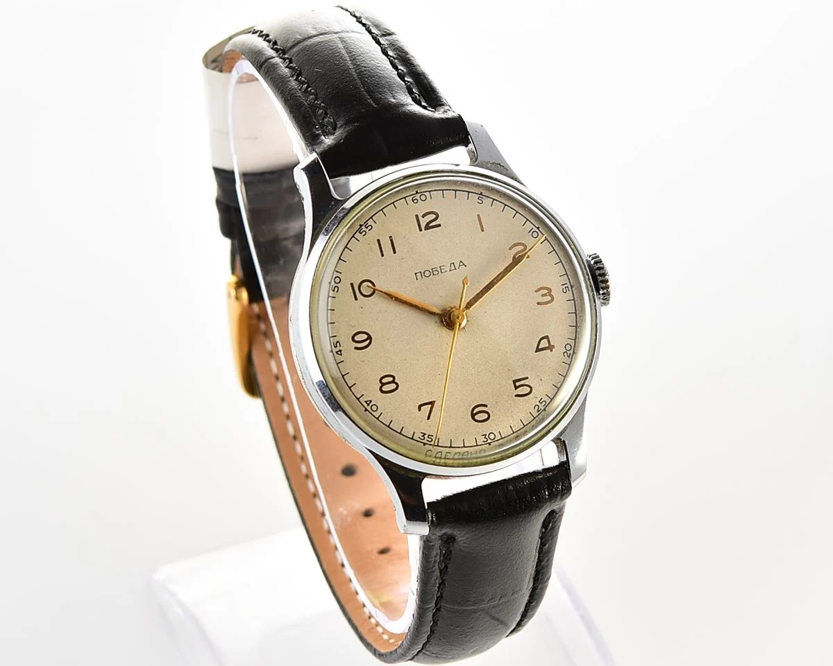 Vintage Soviet Pobeda watch with central second hand, from 1950s, 1MChZ factory