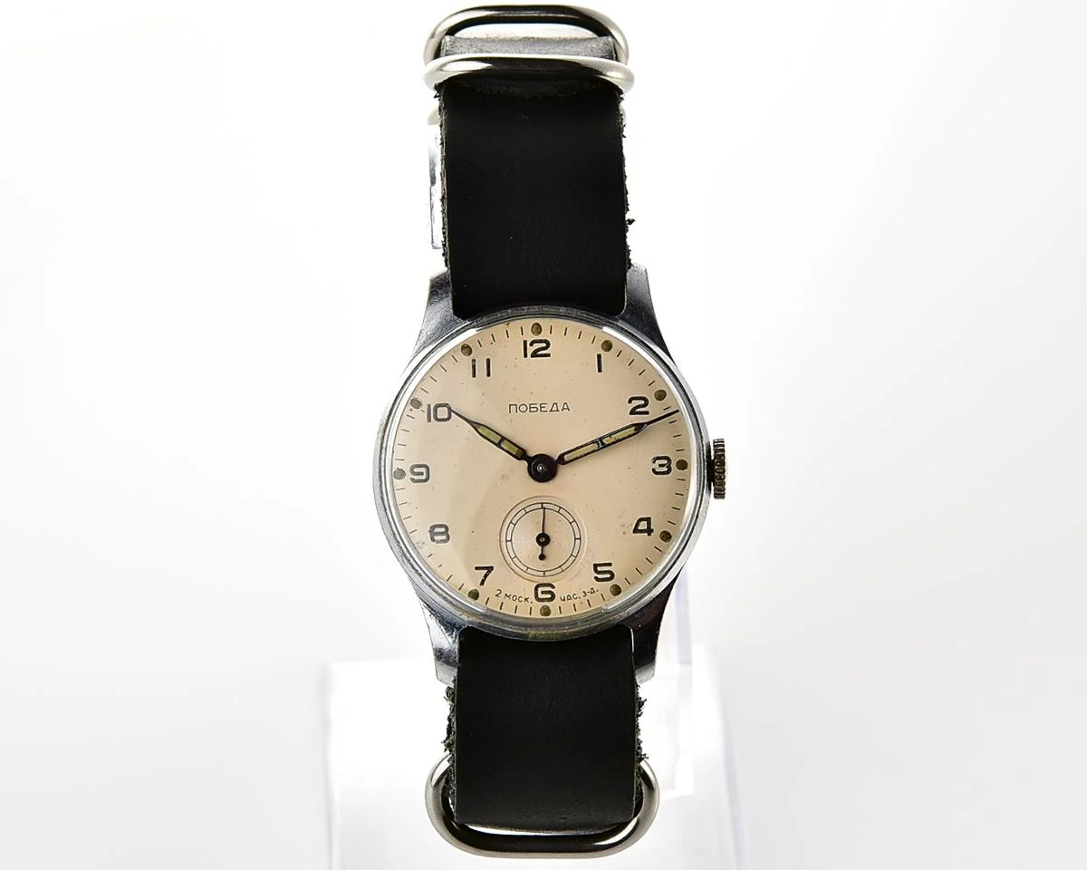 Excellent vintage Soviet mechanical Pobeda watch, 2MChZ from the 1st quarter 1956!