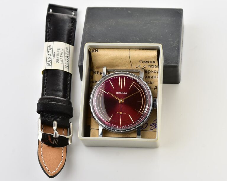 TIME CAPSULE: Mechanical POBEDA watch in box – new old stock(NOS)!